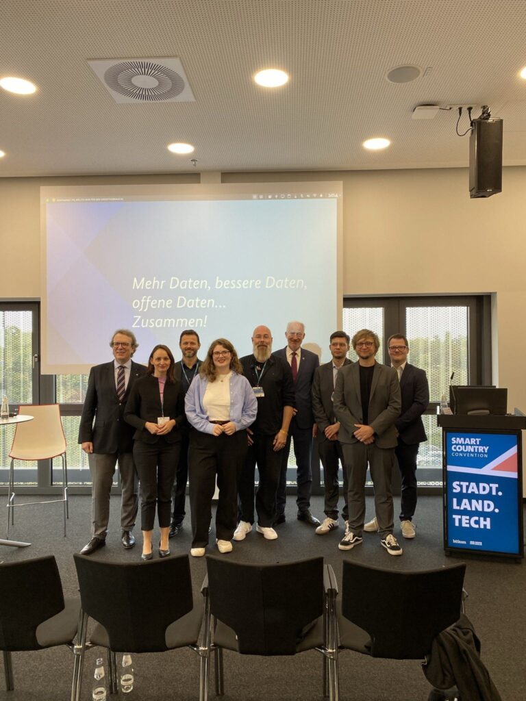 Franziska Hollstein und Klas Roggenkamp auf der Smart Country Convention 25