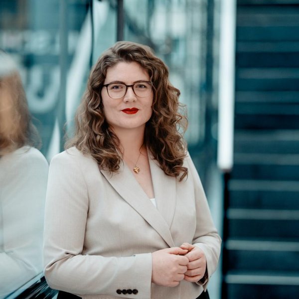 Franziska Hollstein, Gründerin Demokratie-Wegweiser